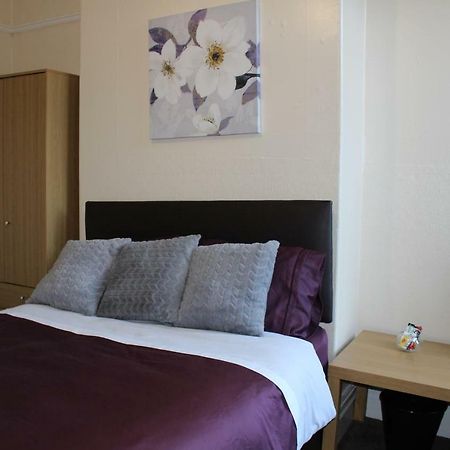 John St Town House - Self Catering - Guesthouse Style - Great Value Family And Double Rooms Workington Exterior photo