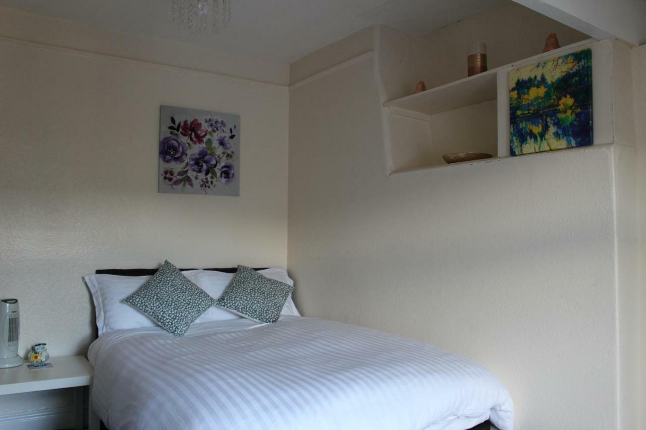 John St Town House - Self Catering - Guesthouse Style - Great Value Family And Double Rooms Workington Exterior photo
